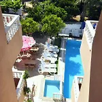 Efe Maris Apart *